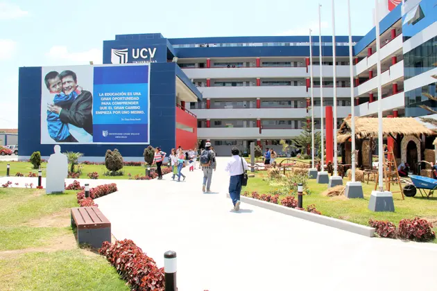 ¿Cuál es la diferencia del campus universitario al campus virtual?