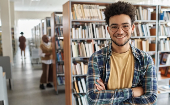 How to Verify Whether the University You Want to Study at Is Licensed by SUNEDU UCV student standing in front of a university library.