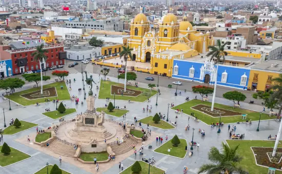 Estudiar en Trujillo Plaza en Perú