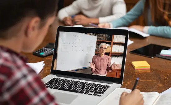 Programas destacados de UCV Más Estudiante en clase virtual