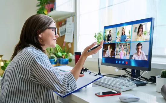 Cómo elegir entre una carrera presencial, virtual o semipresencial según tu estilo de vida