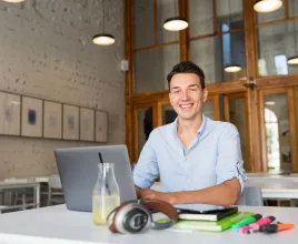 ¿Cómo la universidad puede ayudarte a conseguir empleo más rápido?