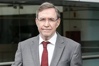 Decano de Facultad de Ciencias Empresariales UCV