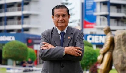 Dr. Alfredo Méndez Gastañadui