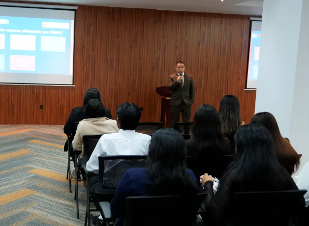 estudiantes-en-congreso-internacional-cieco-2025