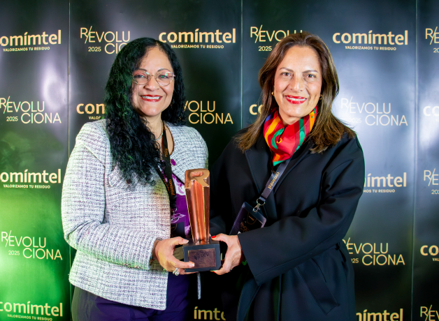 ucv-recibe-premio-revoluciona-2025