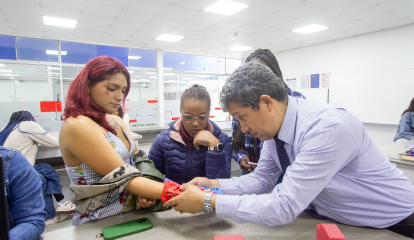 estudiantes-de-colombia-visitan-la-ucv