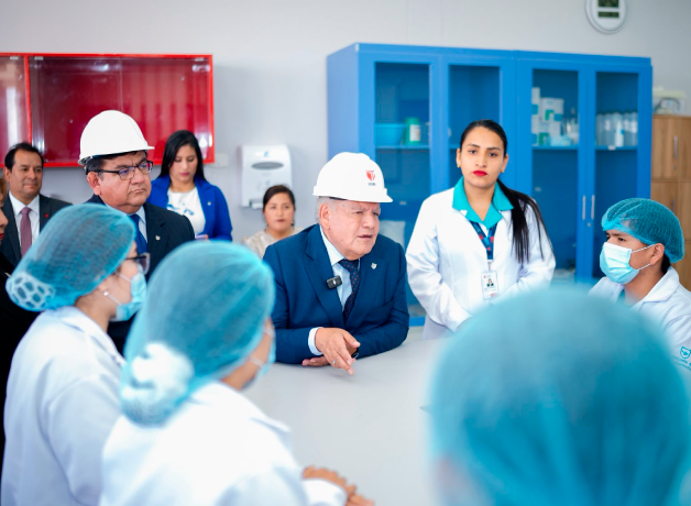 cesar-acuna-inaugura-laboratorio-de-neurolinguistica cesar-acuna-inaugura-laboratorio-de-neurolinguistica