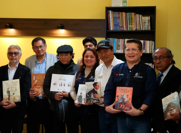 ucv-ate-dona-computadoras-y-libros-infantiles ucv-ate-dona-computadoras-y-libros-infantiles