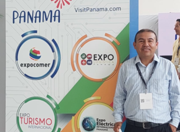 docente-ucv-en-expocomer-2025
