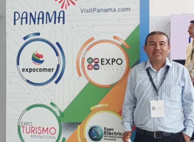 docente-ucv-en-expocomer-2025 docente-ucv-en-expocomer-2025