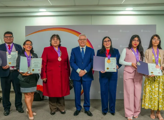 chimbote-docentes-ucv-brillan-en-kiwie-2025 chimbote-docentes-ucv-brillan-en-kiwie-2025