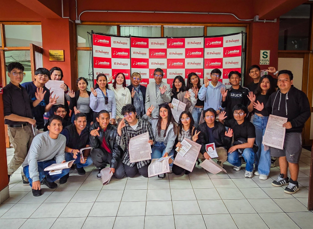 vallejianos-visitan-editora-peru vallejianos-visitan-editora-peru