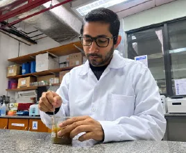 Egresado UCV fortalece investigación sobre el potencial proteico de la kañiwa durante pasantía en Argentina