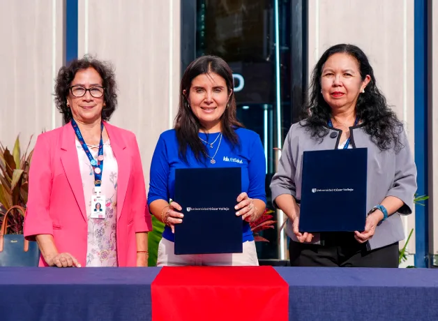 ucv-fortalece-alianza-con-essalud-con-entrega-de-equipos ucv-fortalece-alianza-con-essalud-con-entrega-de-equipos