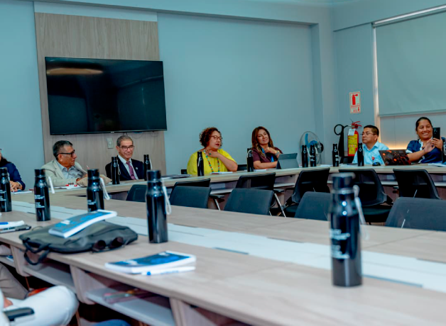 ucv-desarrollo-panel-forum-sobre-educacion