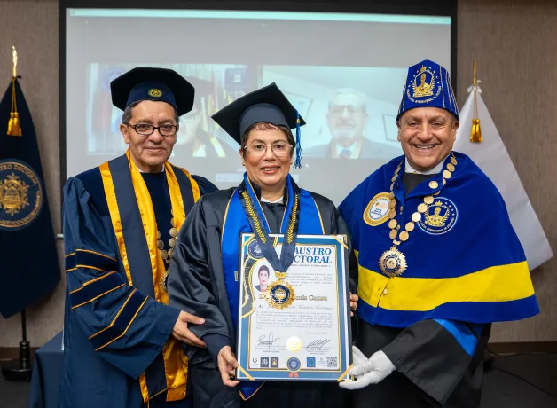 rectora-recibe-el-grado-de-honoris-causa rectora-recibe-el-grado-de-honoris-causa