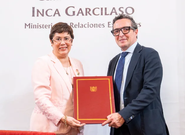 rectora-firma-alianza-catedra-peru rectora-firma-alianza-catedra-peru