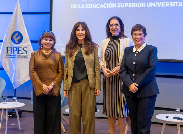 rectora-participa-en-foro-que-analiza-el-futuro-de-la-educacion